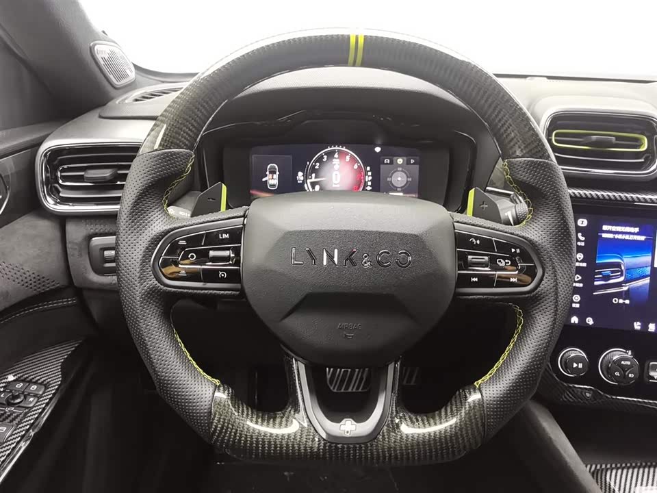 Lynk & Co 03