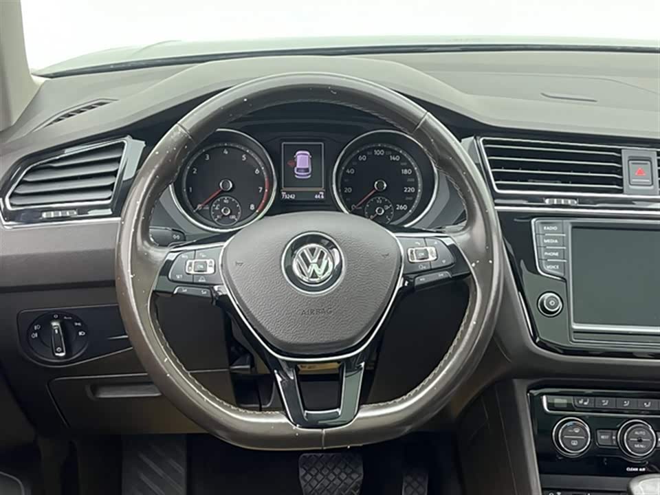 Volkswagen Tiguan L