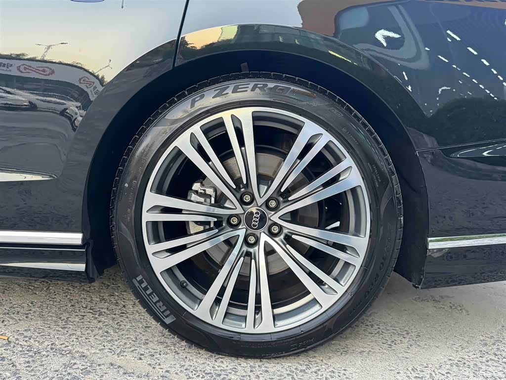 Audi A8L, 2025 8