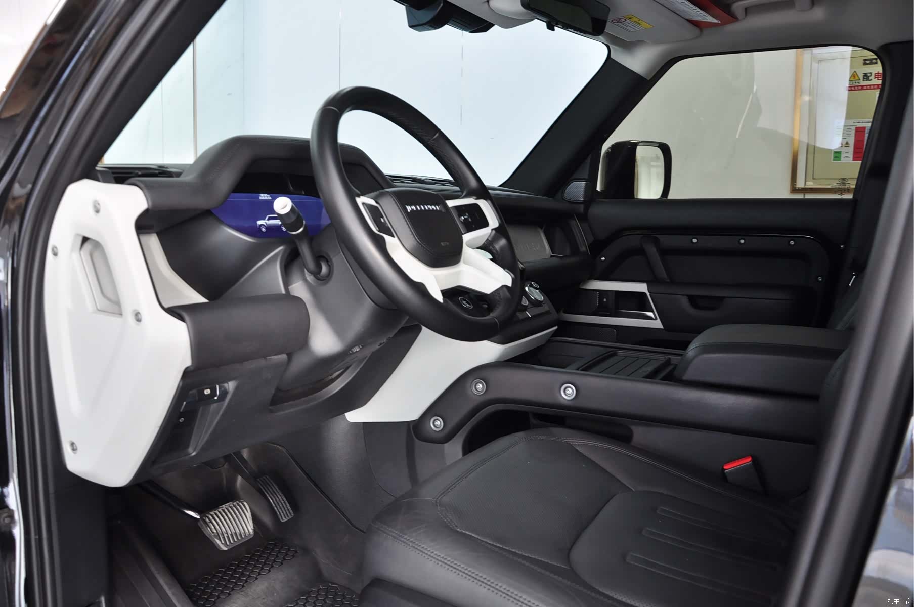Land Rover Defender, 2021 6