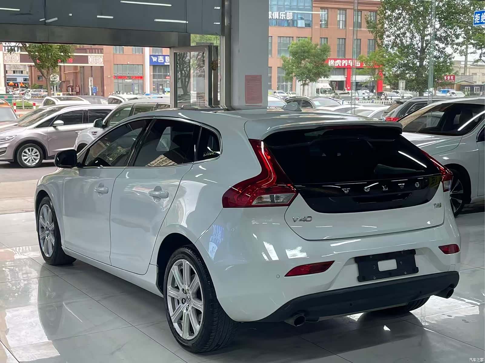 Volvo V40, 2018 все фото