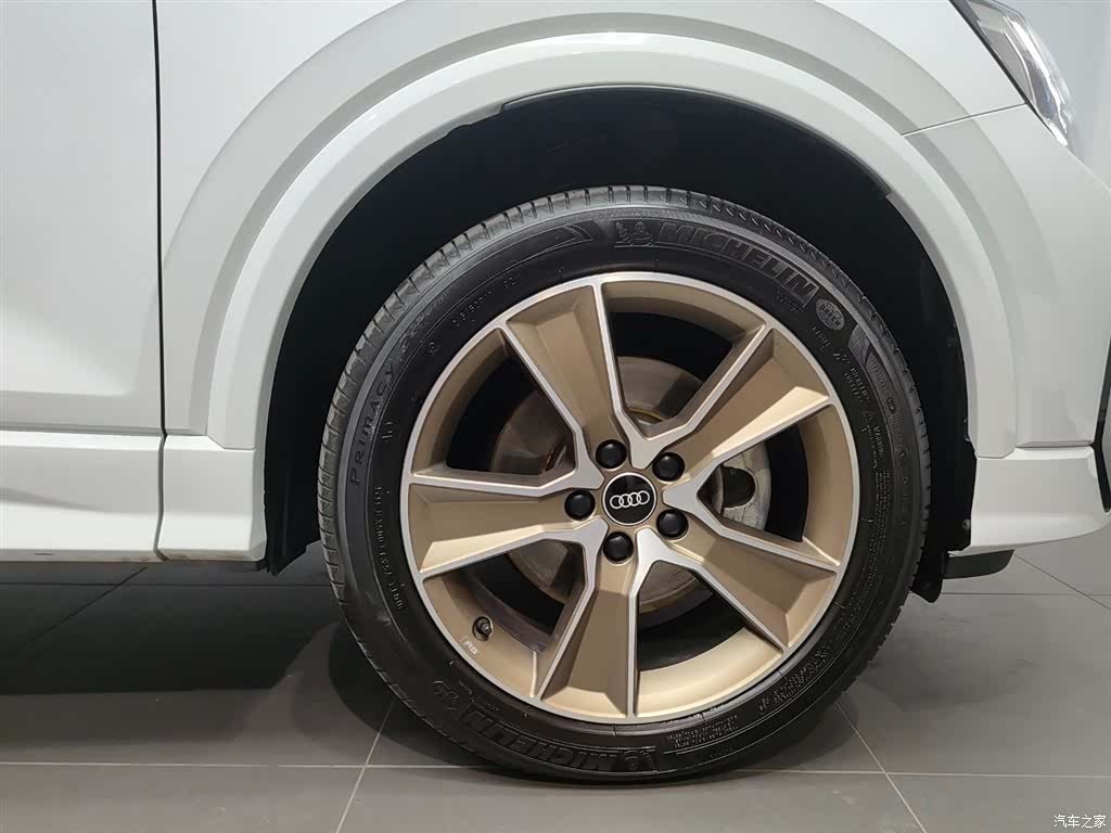 Audi Q2L, 2024 26