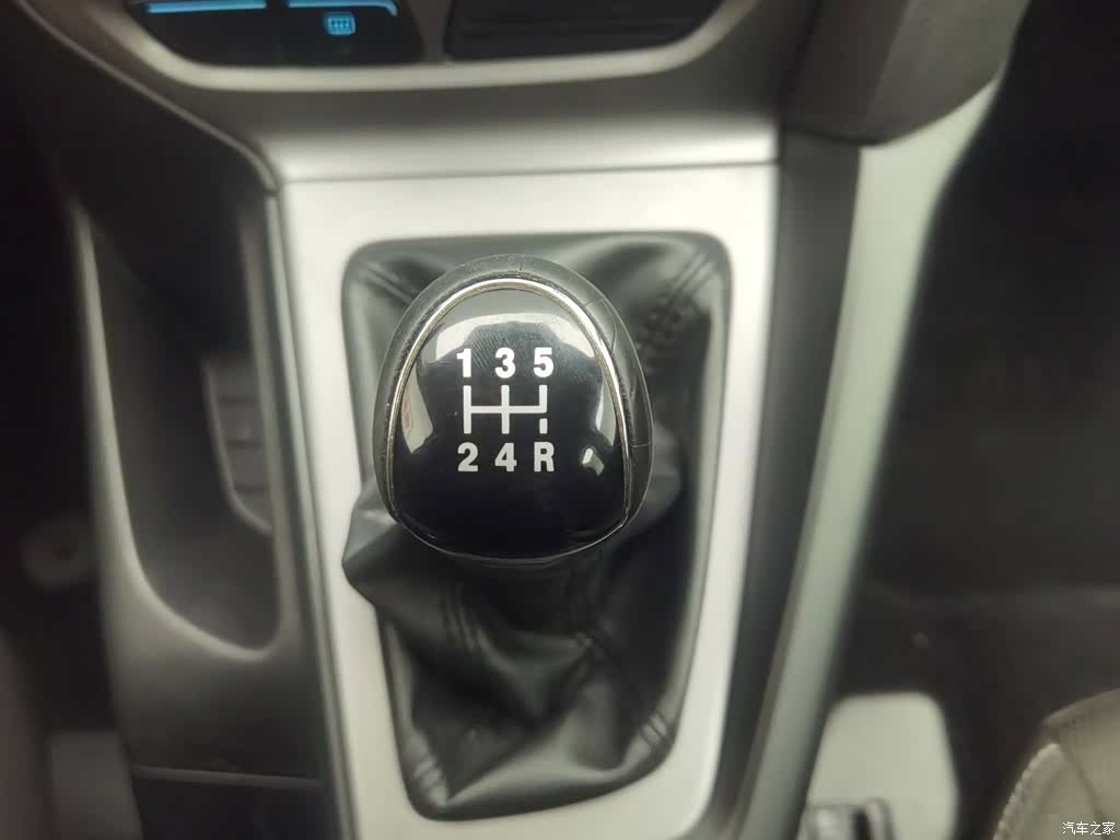 Ford Focus, 2015 13