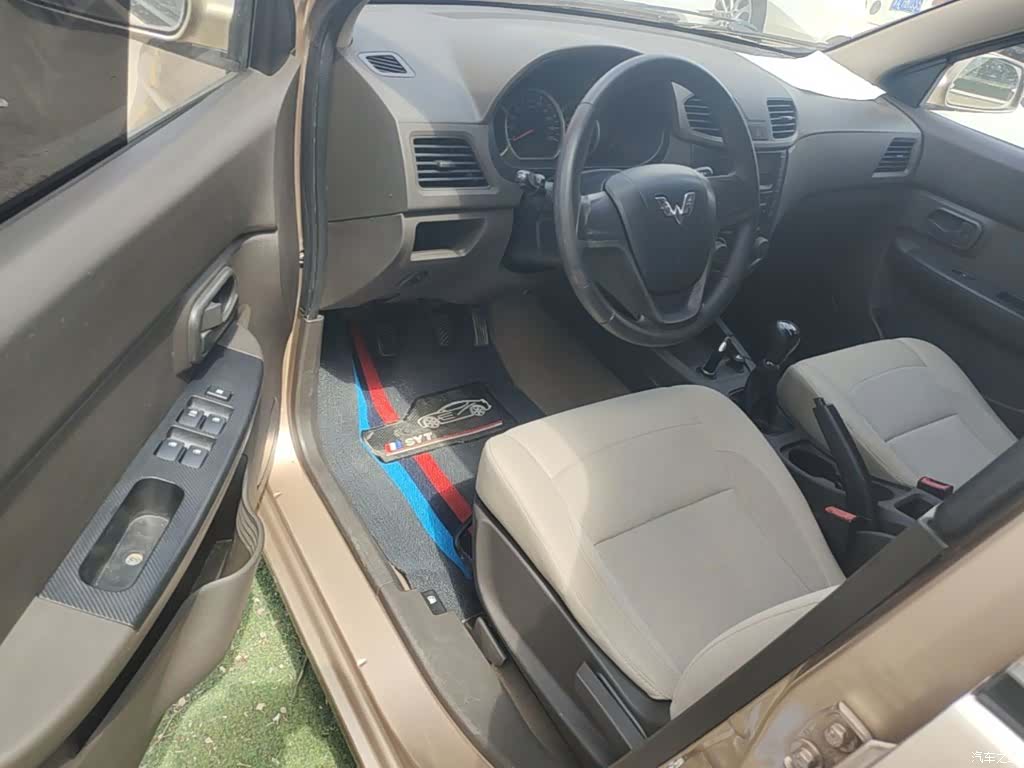 Wuling Hongguang, 2015 12