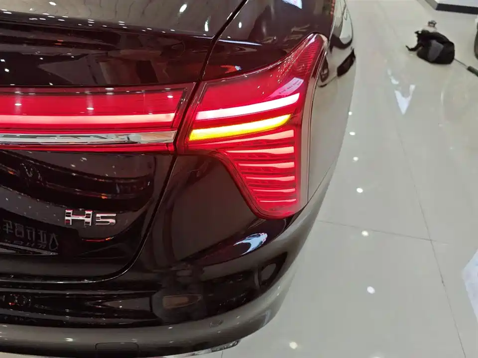 Hongqi H5