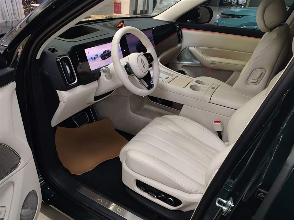 AITO Ask the world M8