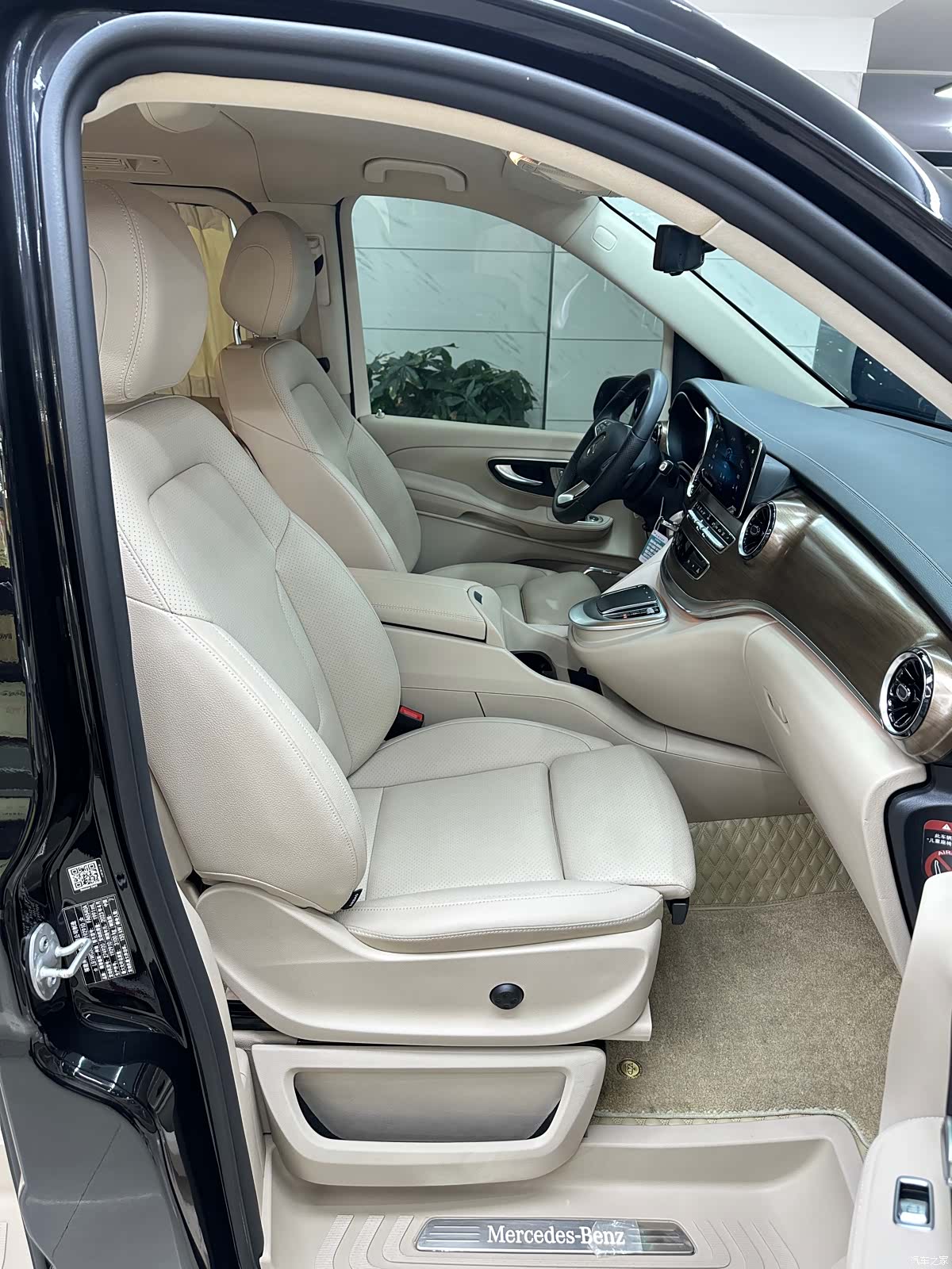 Mercedes-Benz V-Class, 2023 12