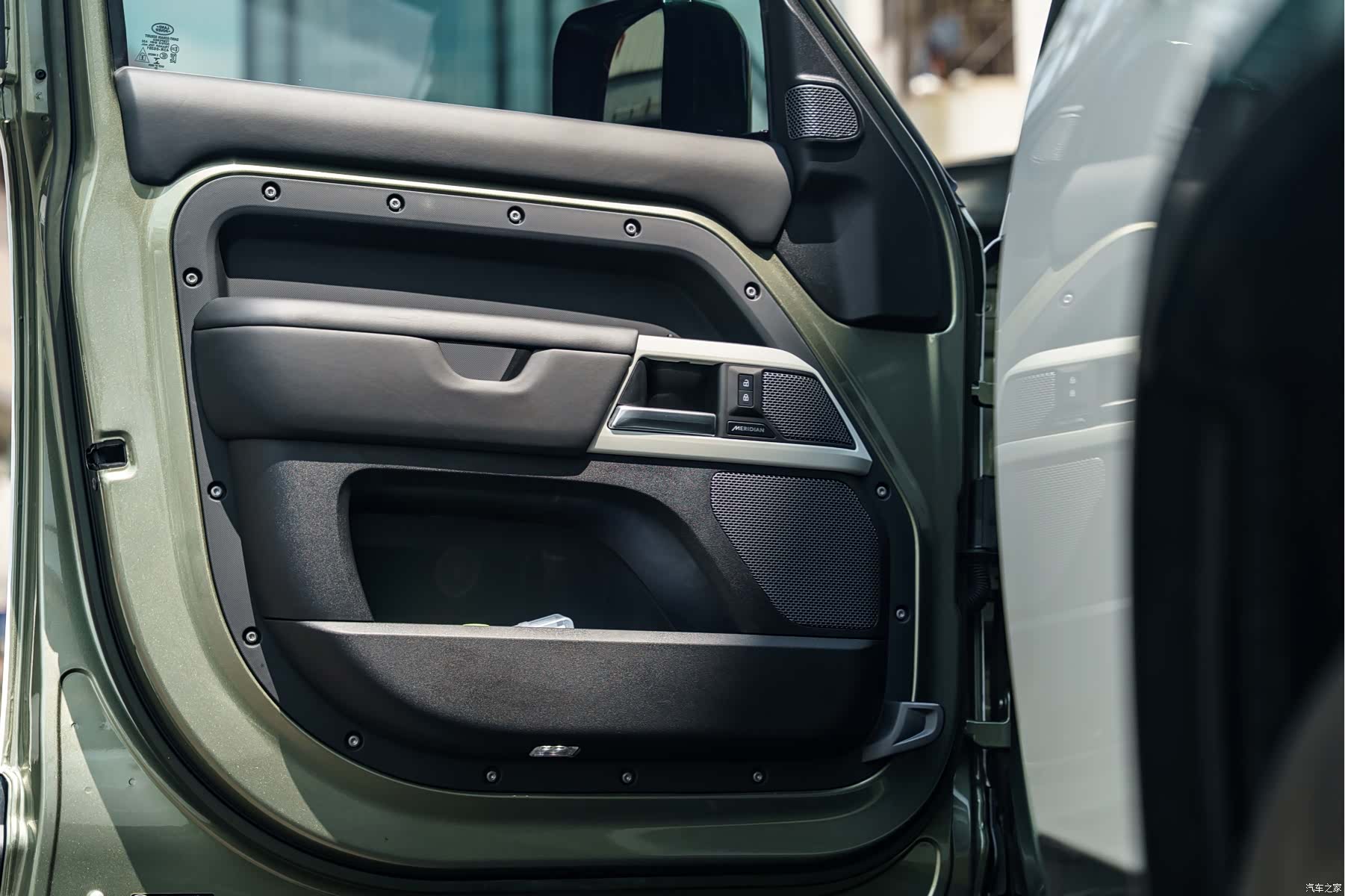 Land Rover Defender, 2023 9