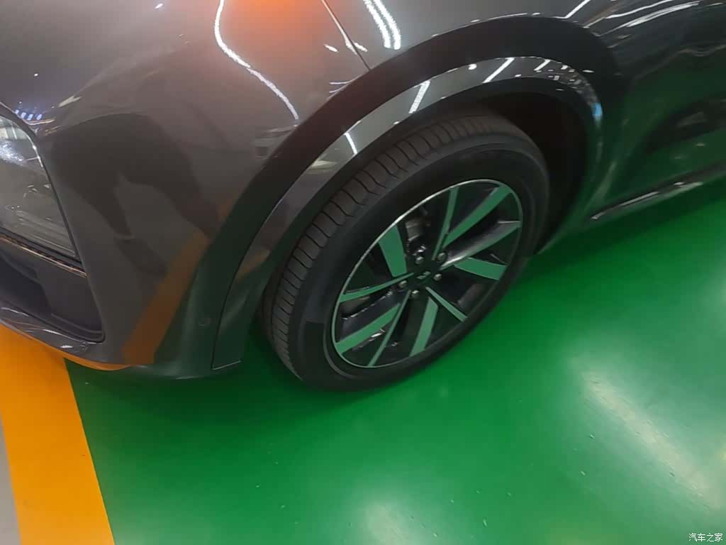 Li Auto L8, 2023 23