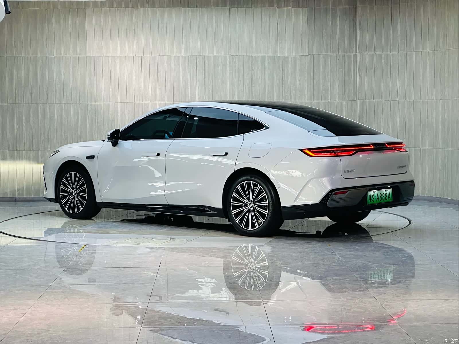 Geely 8, 2025 все фото