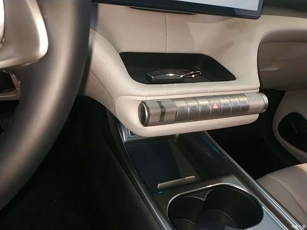 BYD Dolphin, 2022 14
