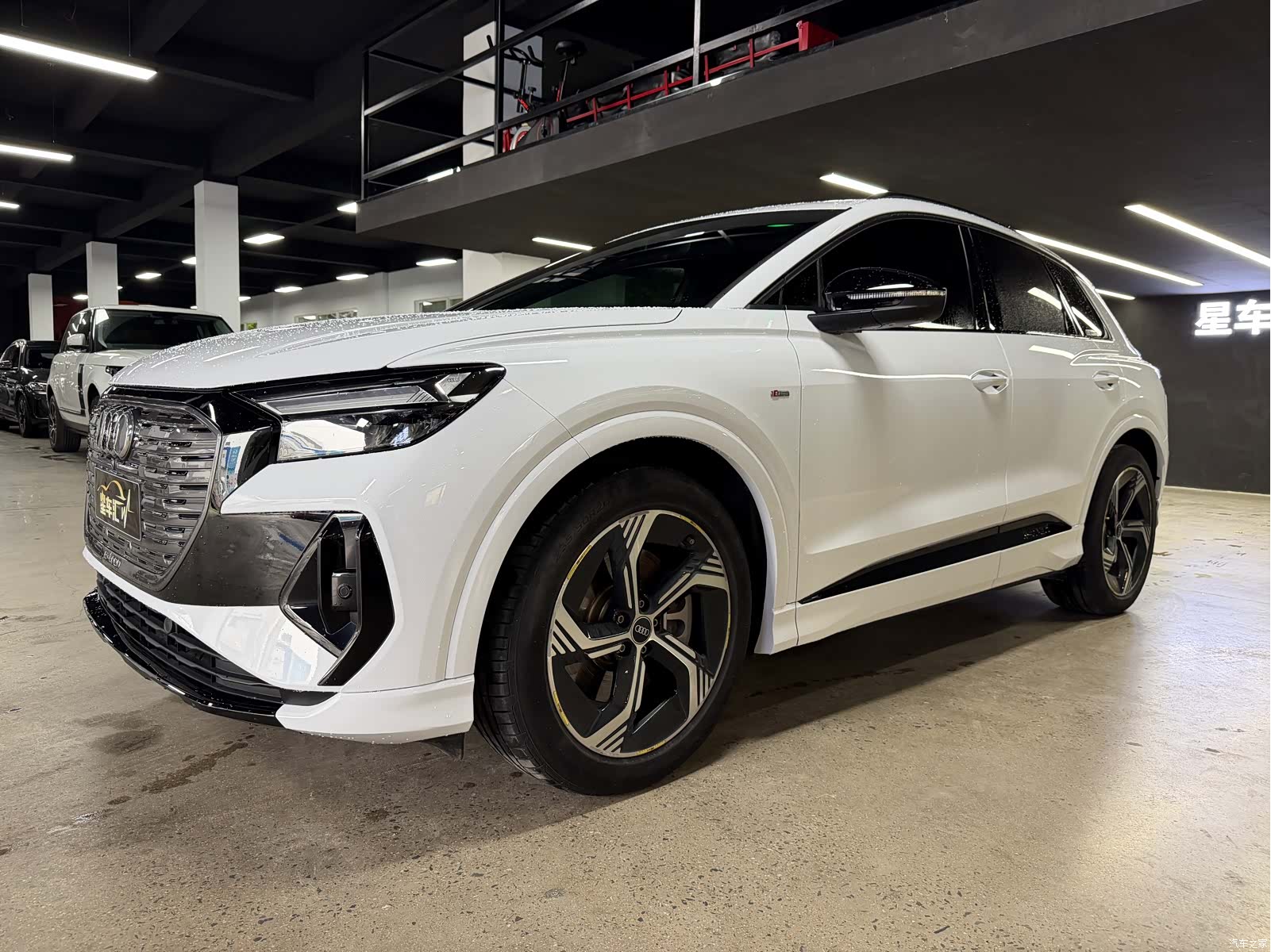 Audi Q4 e-tron, 2024 1