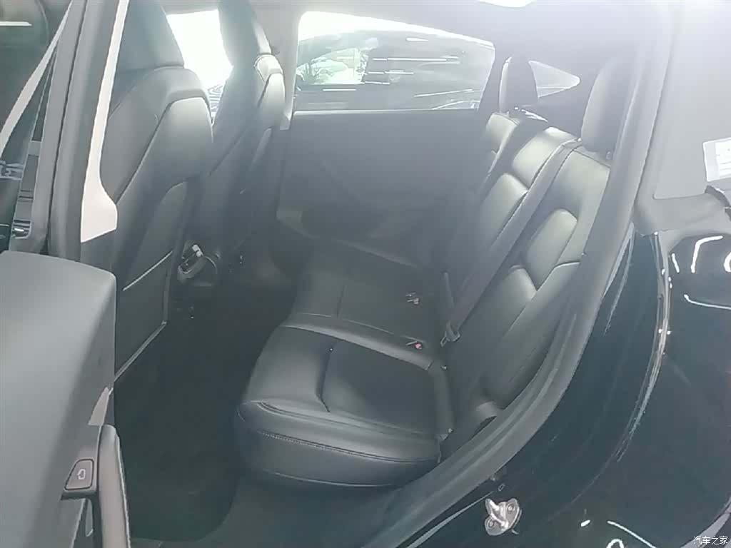 Tesla Model Y, 2023 17