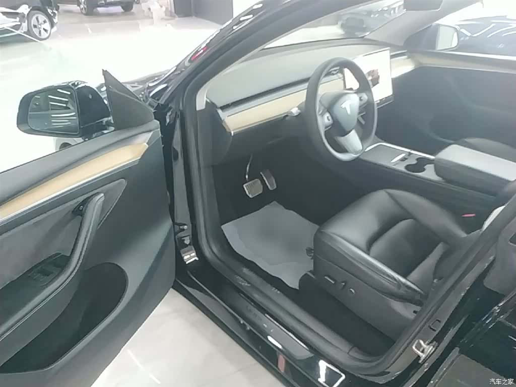Tesla Model Y, 2023 16
