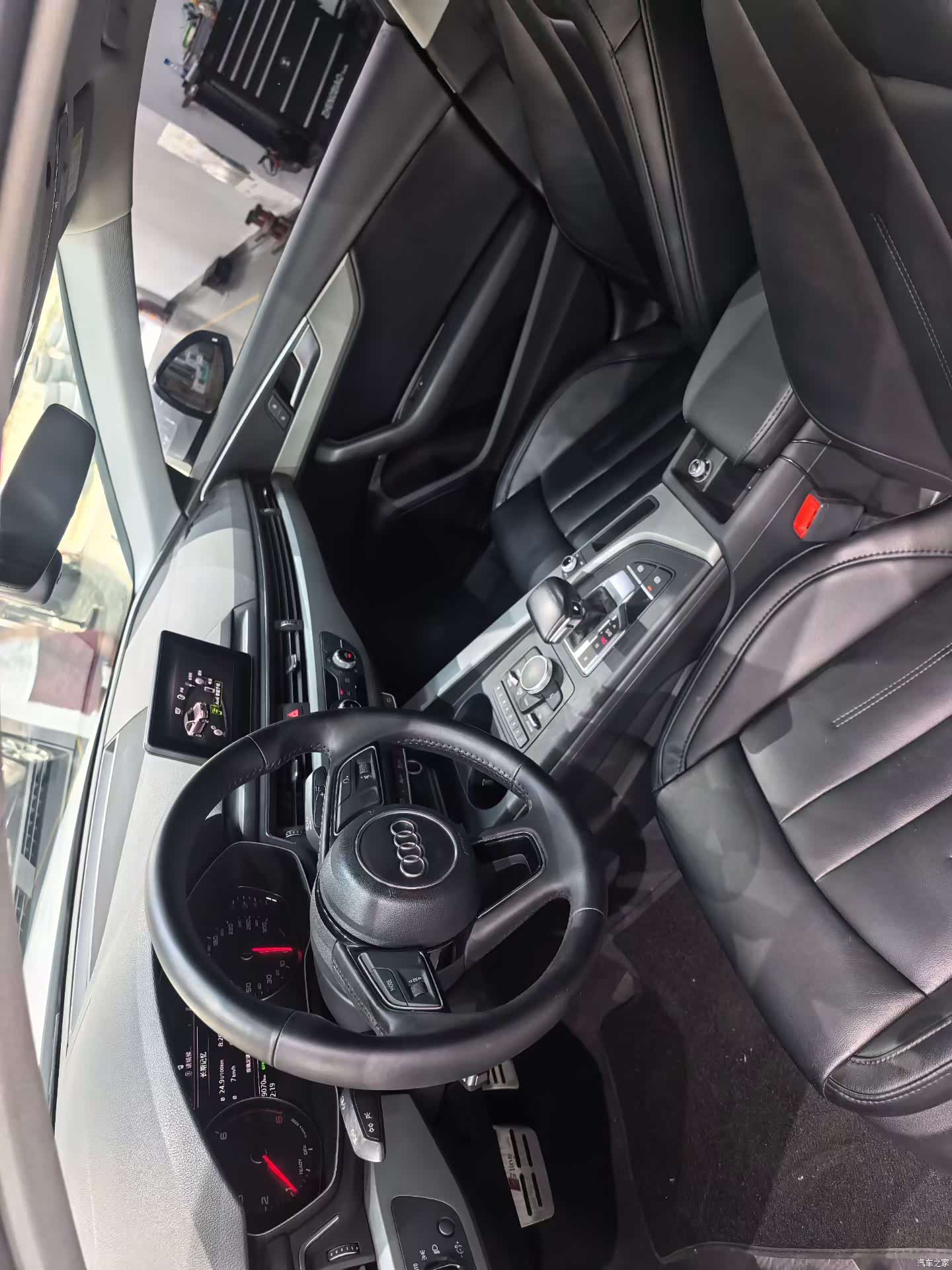 Audi A4L, 2018 все фото