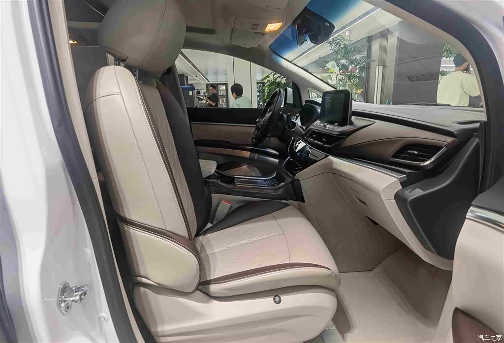 Buick GL8, 2021 11