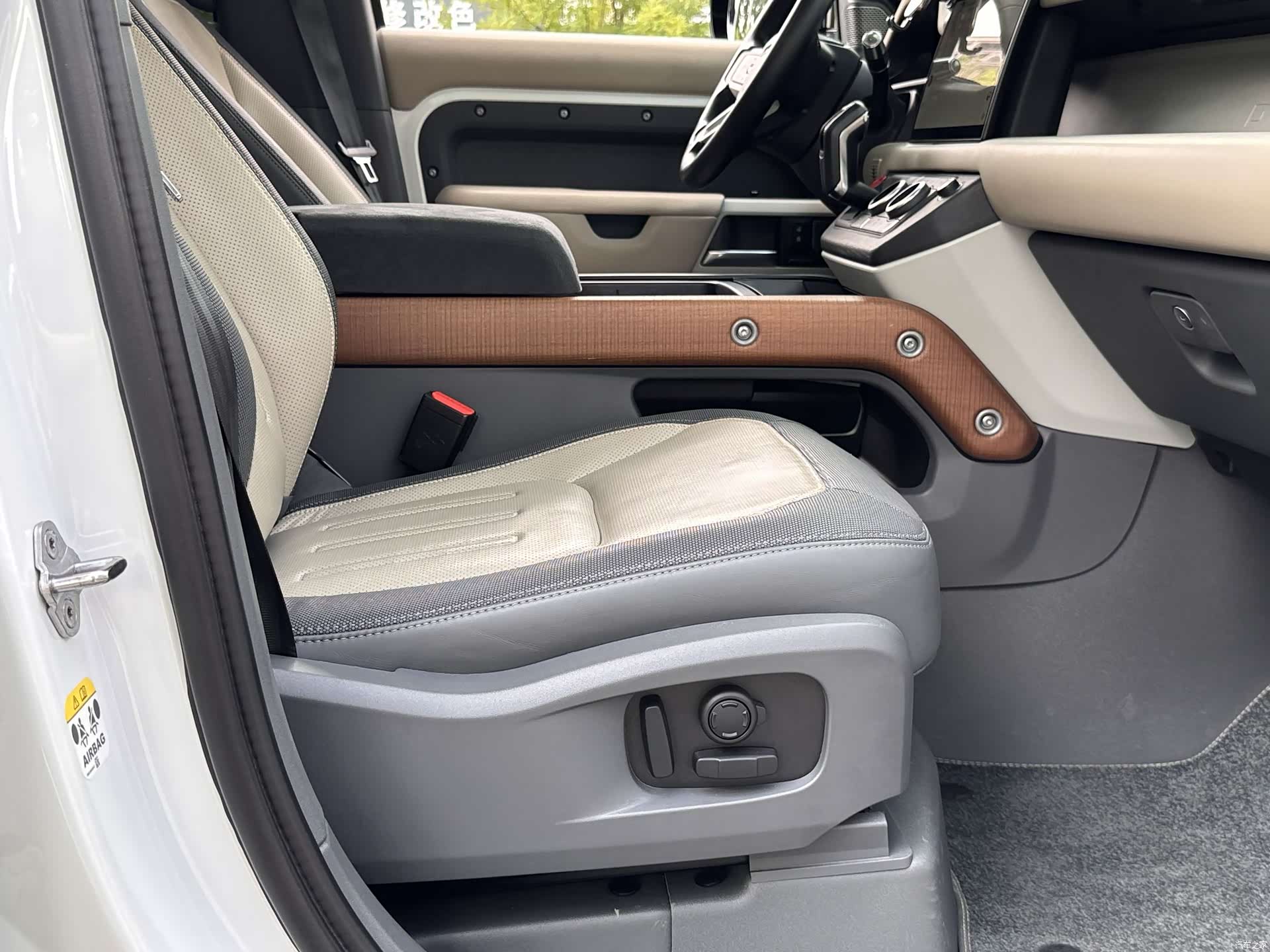 Land Rover Defender, 2021 16