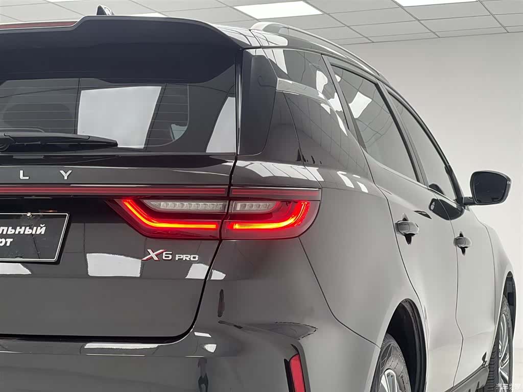 Geely X6, 2022 10