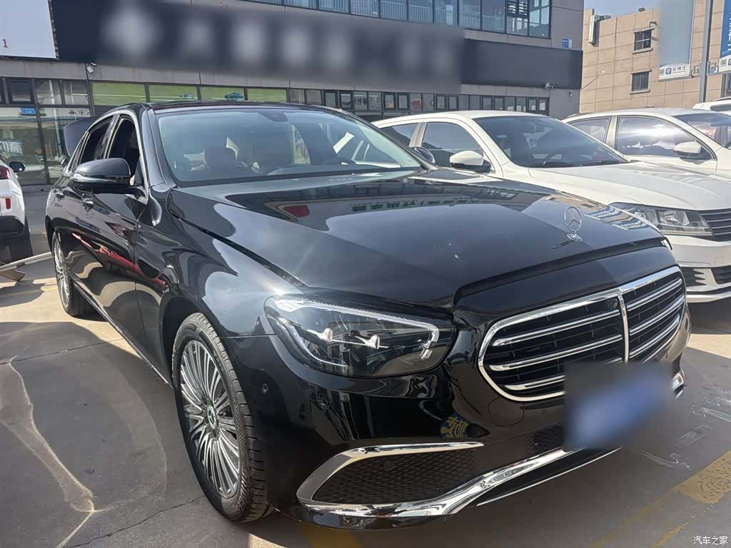 Mercedes-Benz E-Class, 2023 4