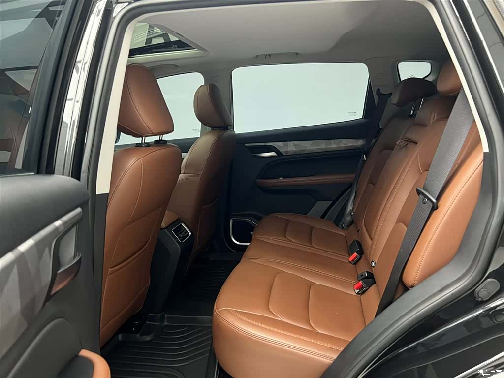 Geely X6, 2022 13