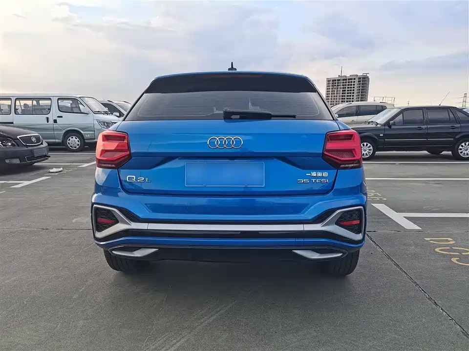 Audi Q2L