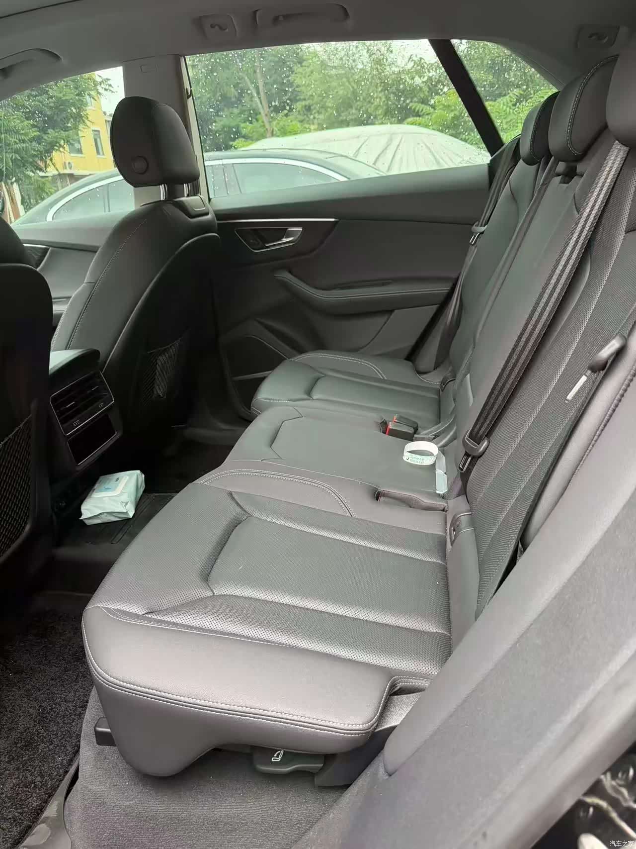 Audi Q8, 2025 4