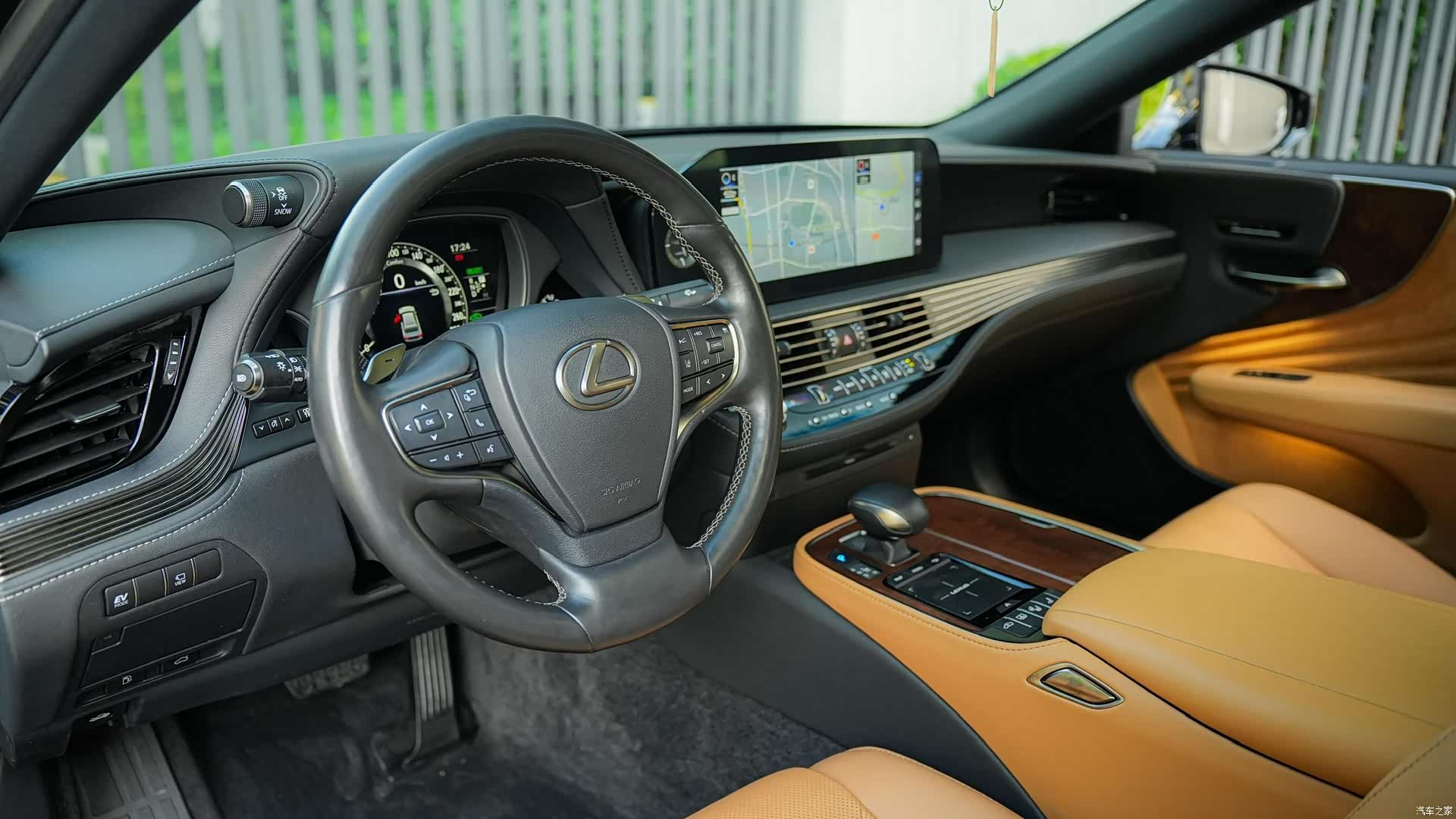 Lexus LS, 2023 10