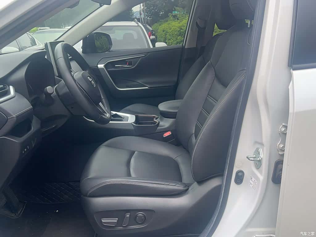 Toyota RAV4, 2023 6