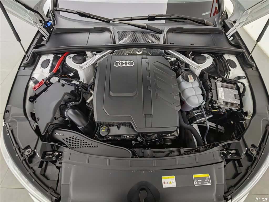 Audi A4L, 2025 6