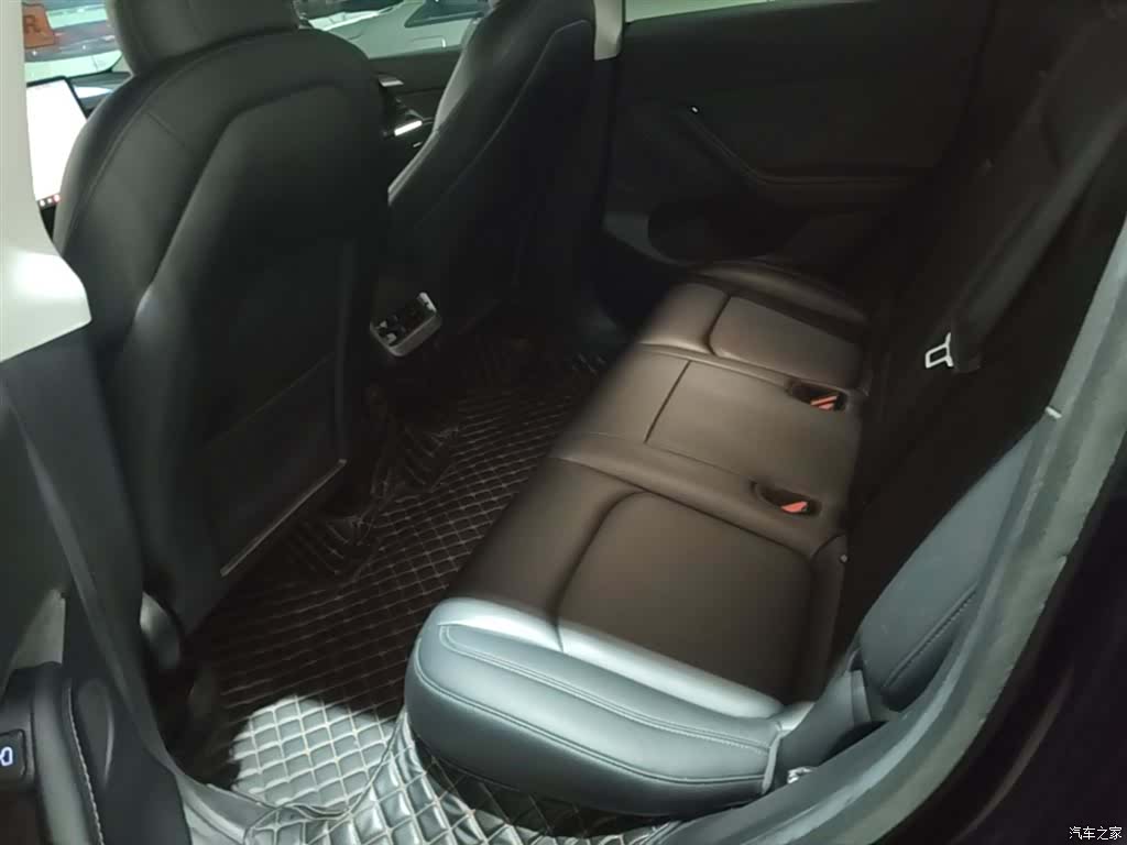 Tesla Model Y, 2022 17