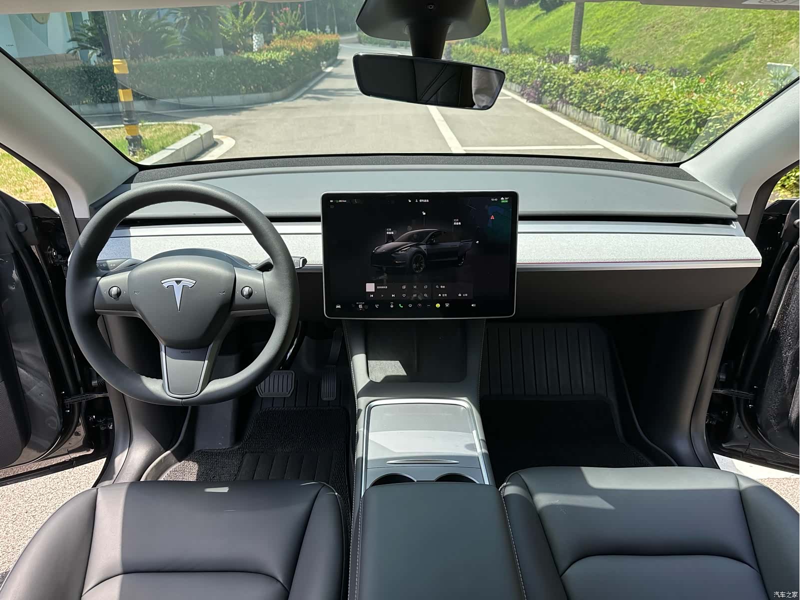 Tesla Model Y, 2024 все фото