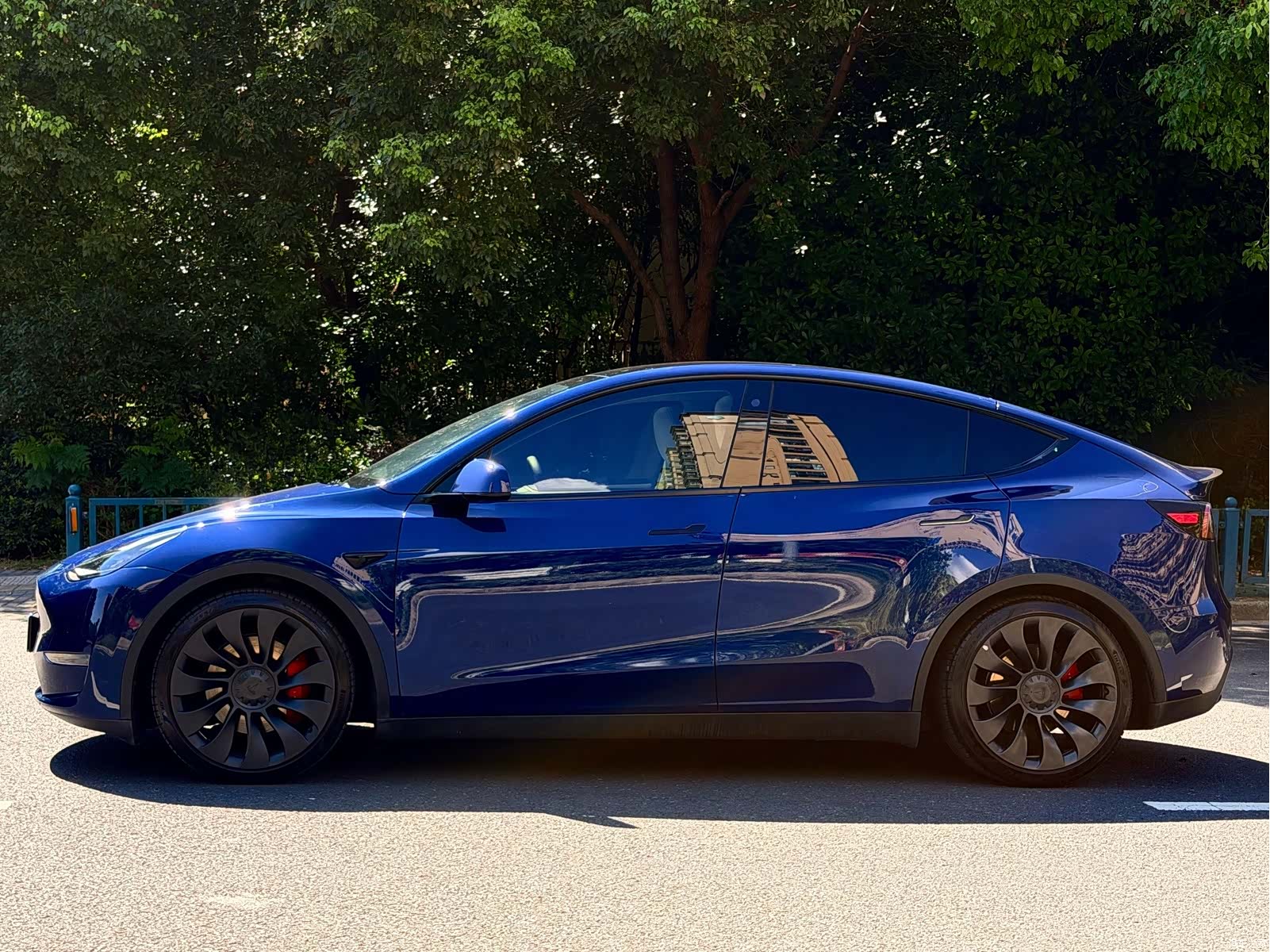 Tesla Model Y, 2022 3