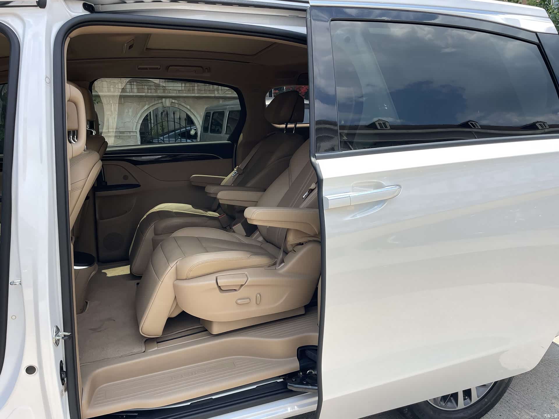 Buick GL8, 2017 16