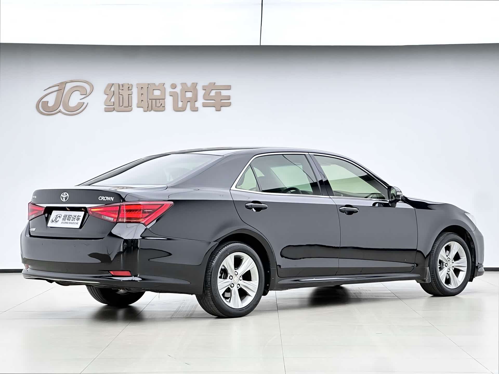 Toyota Crown, 2017 13