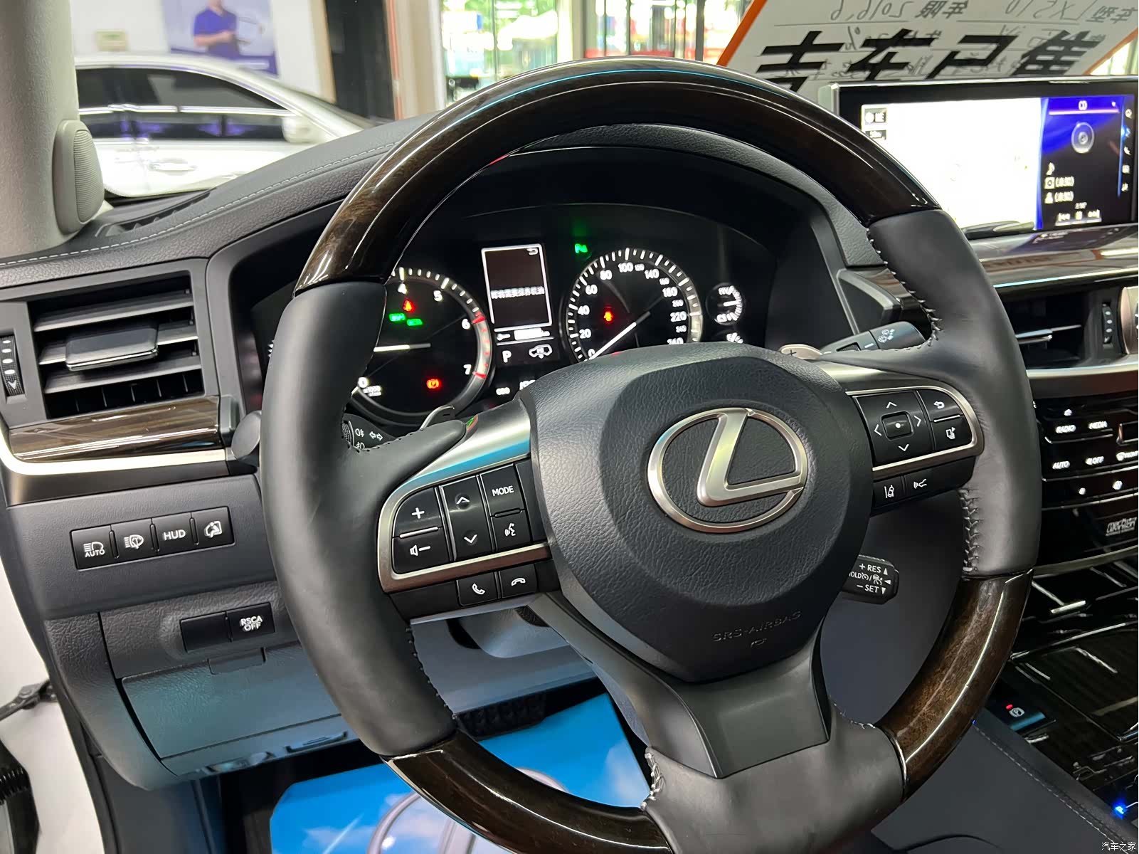 Lexus LX, 2016 19