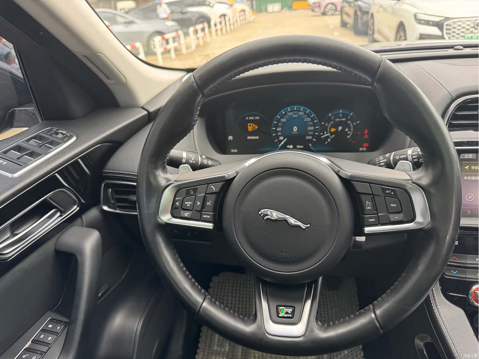 Jaguar F-PACE, 2018 10