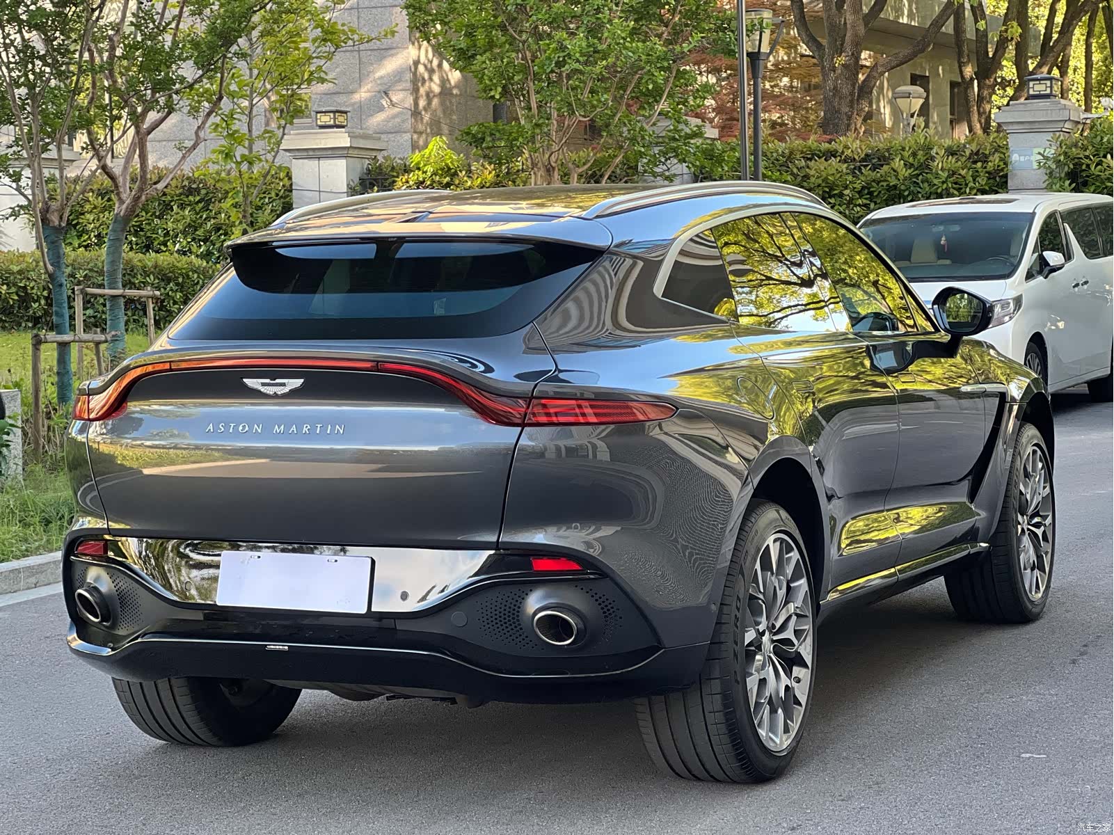 Aston Martin DBX, 2024 6