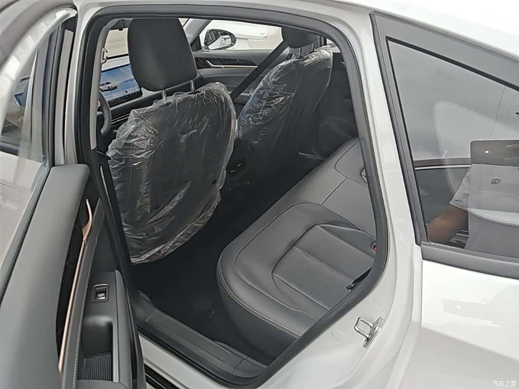 Wuling Starlight, 2026 17