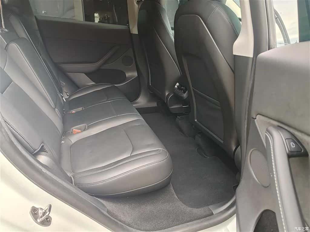 Tesla Model Y, 2022 13