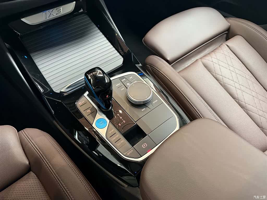BMW iX3, 2023 все фото