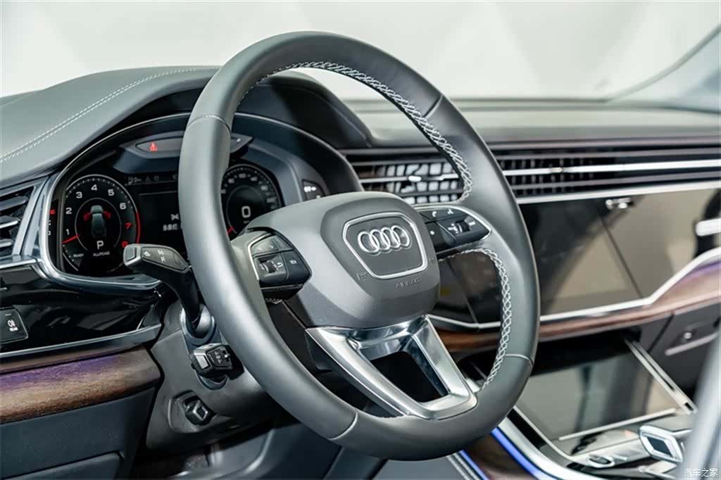 Audi Q7, 2025 11