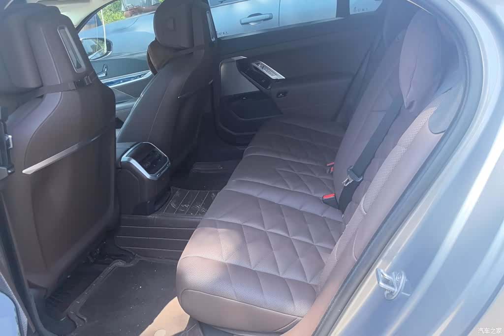 BMW 7 Series, 2024 11