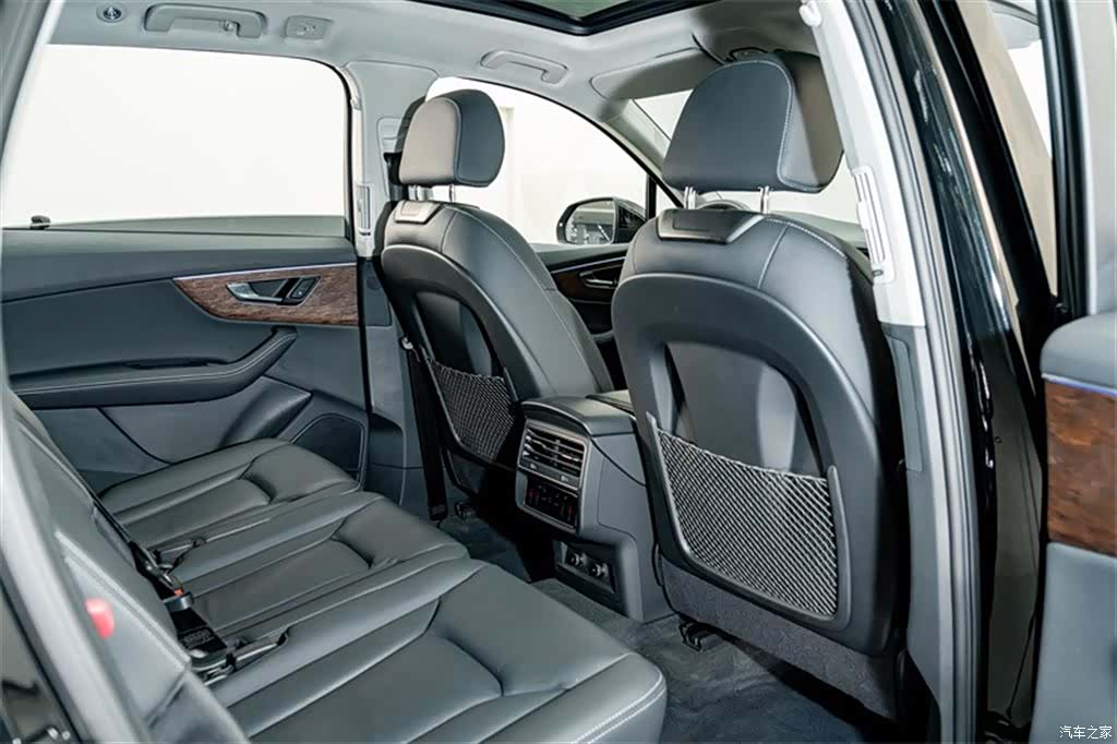 Audi Q7, 2025 22