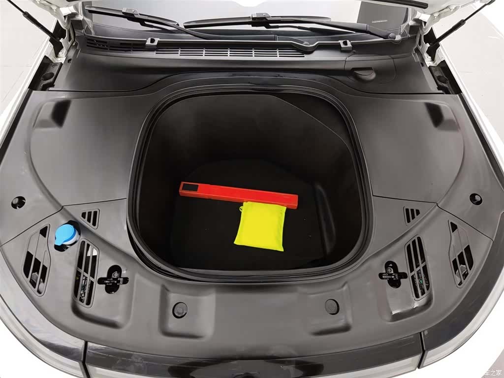 Xpeng P7, 2021 6