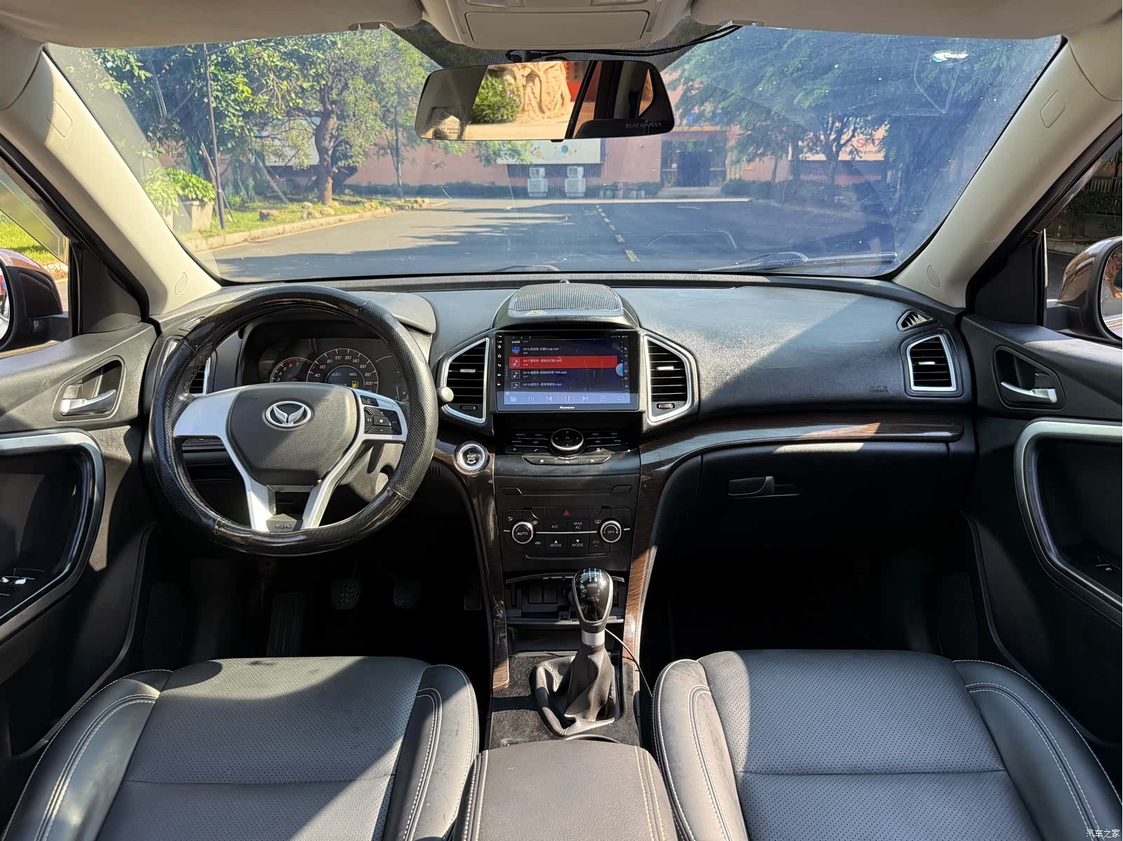 BAIC S6, 2016 11