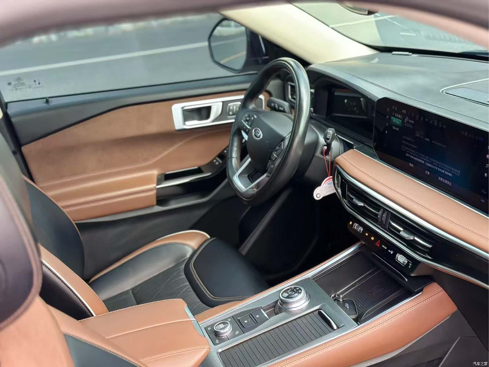 Ford Explorer, 2022 10