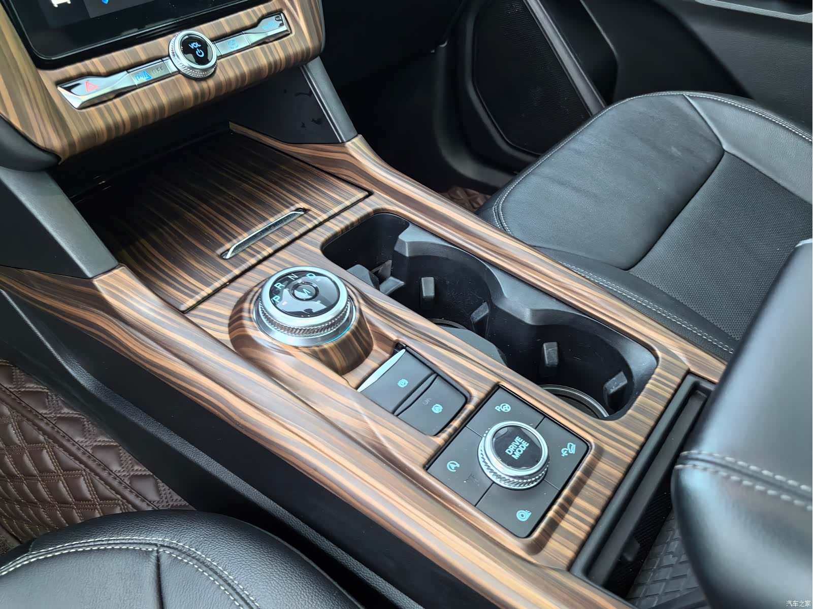 Ford Explorer, 2021 25