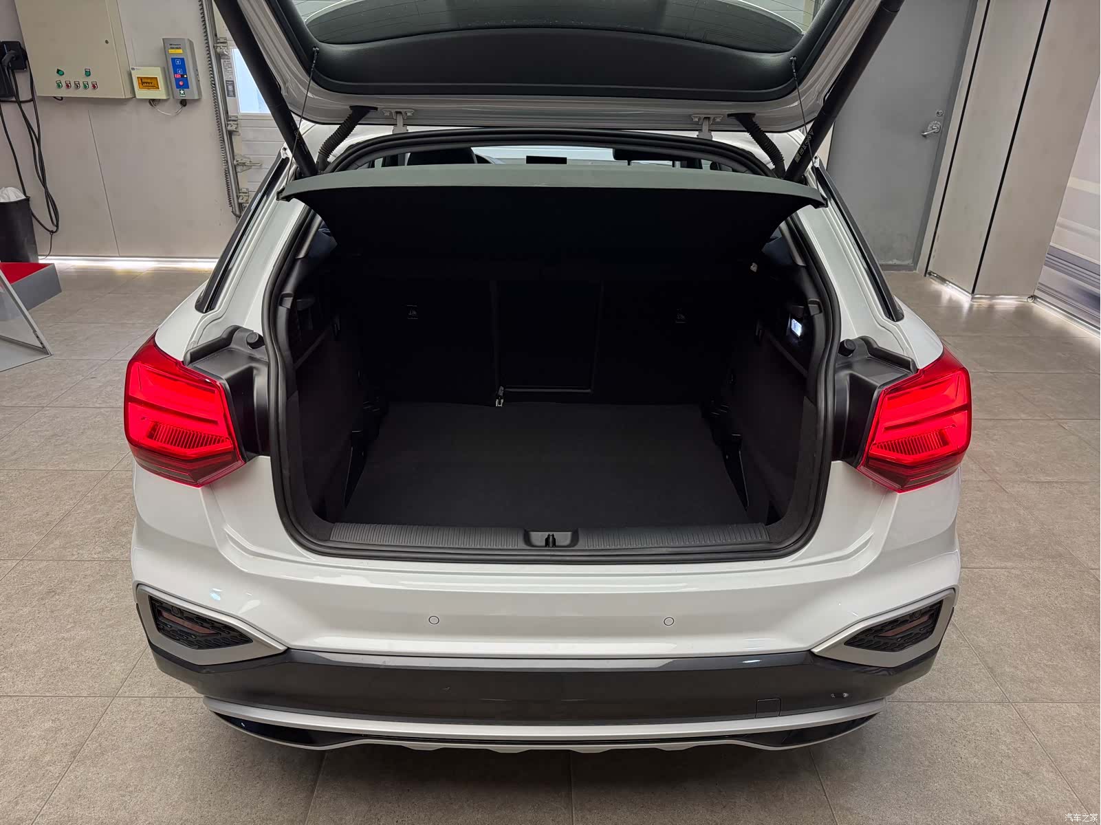 Audi Q2L, 2024 4