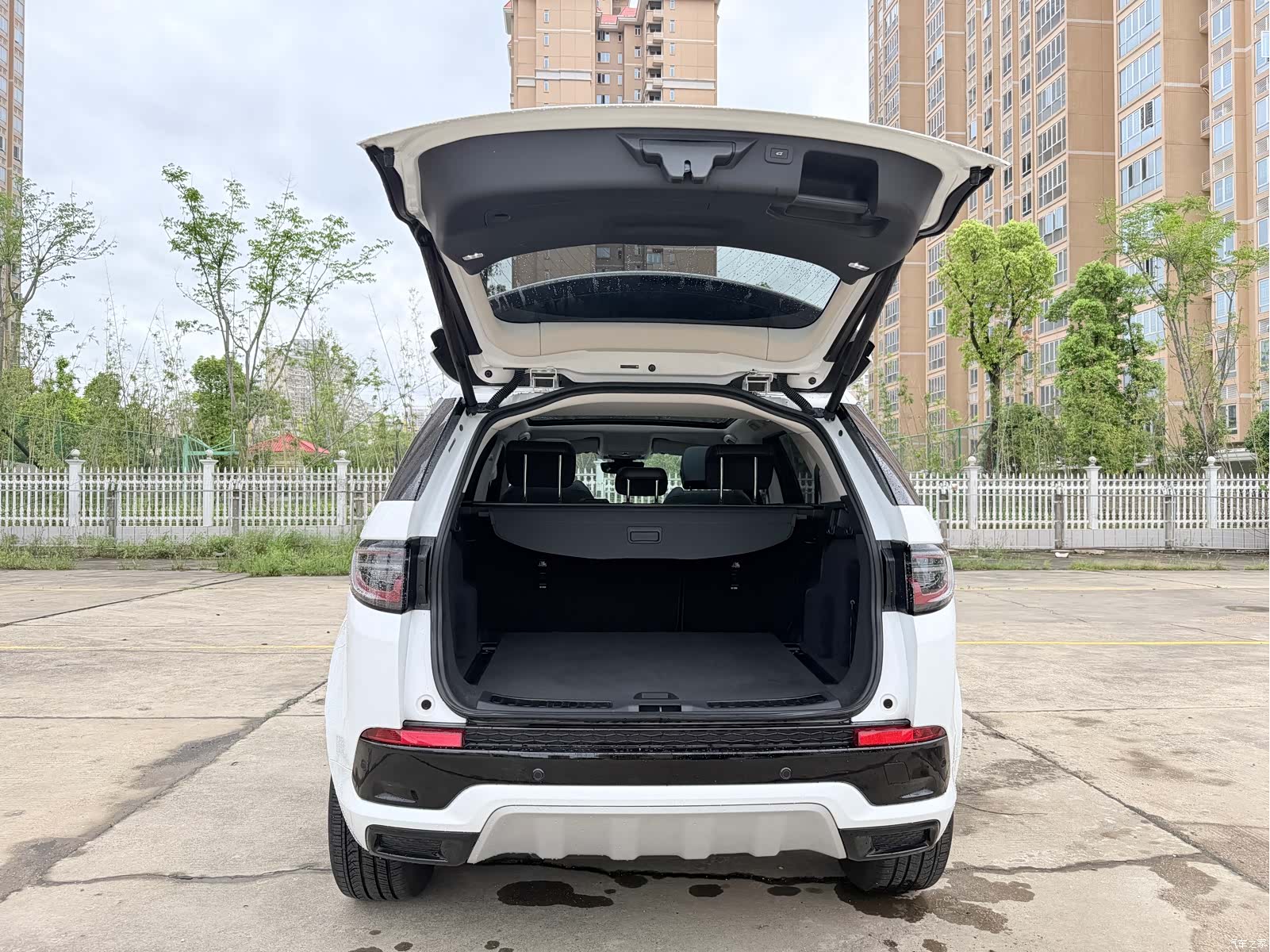 Land Rover Discovery, 2025 12