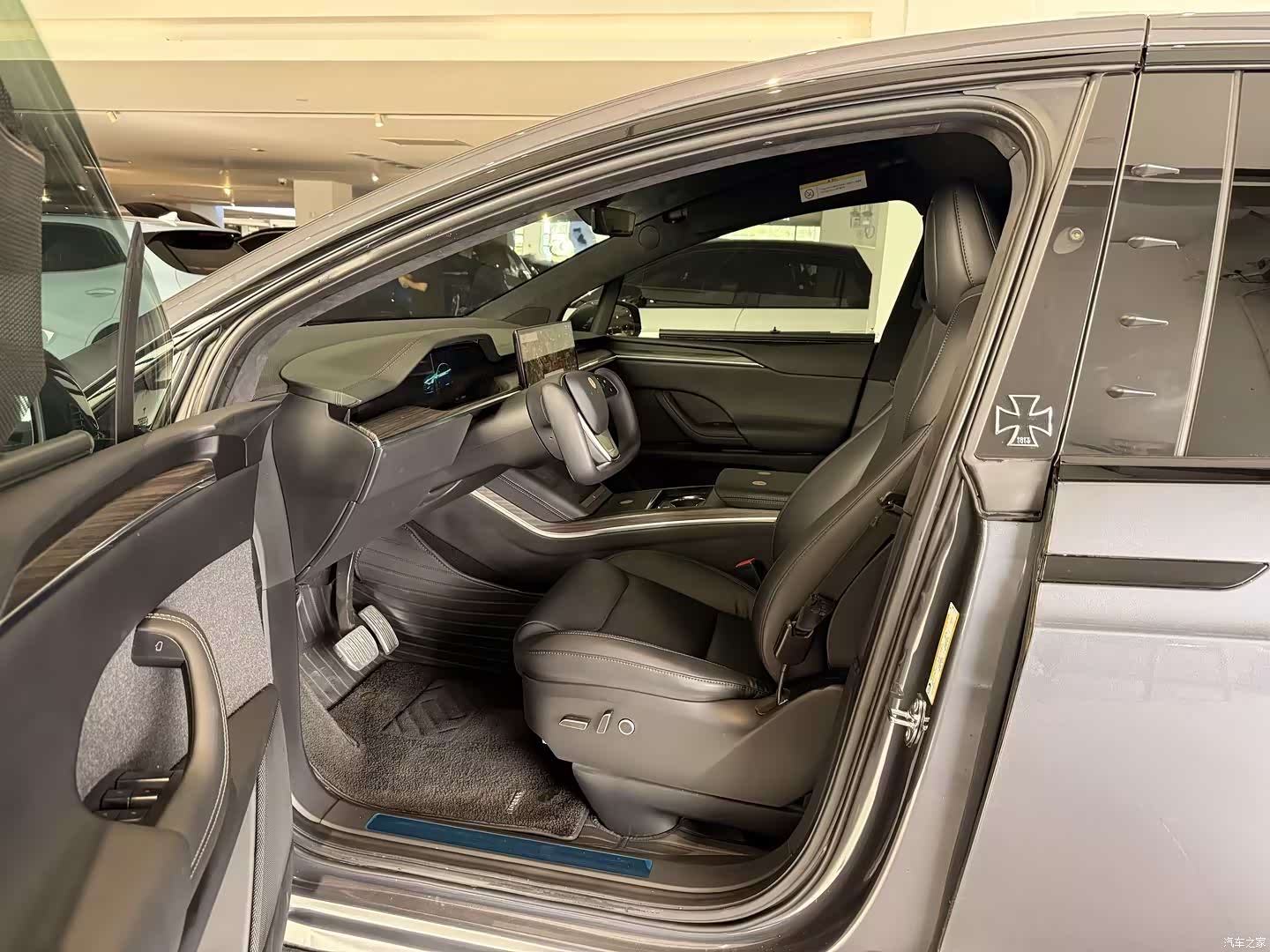 Tesla Model X, 2023 4